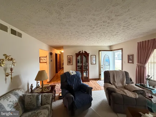 $279,900 | 632 Kittatinny Drive, Chambersburg, PA 17202