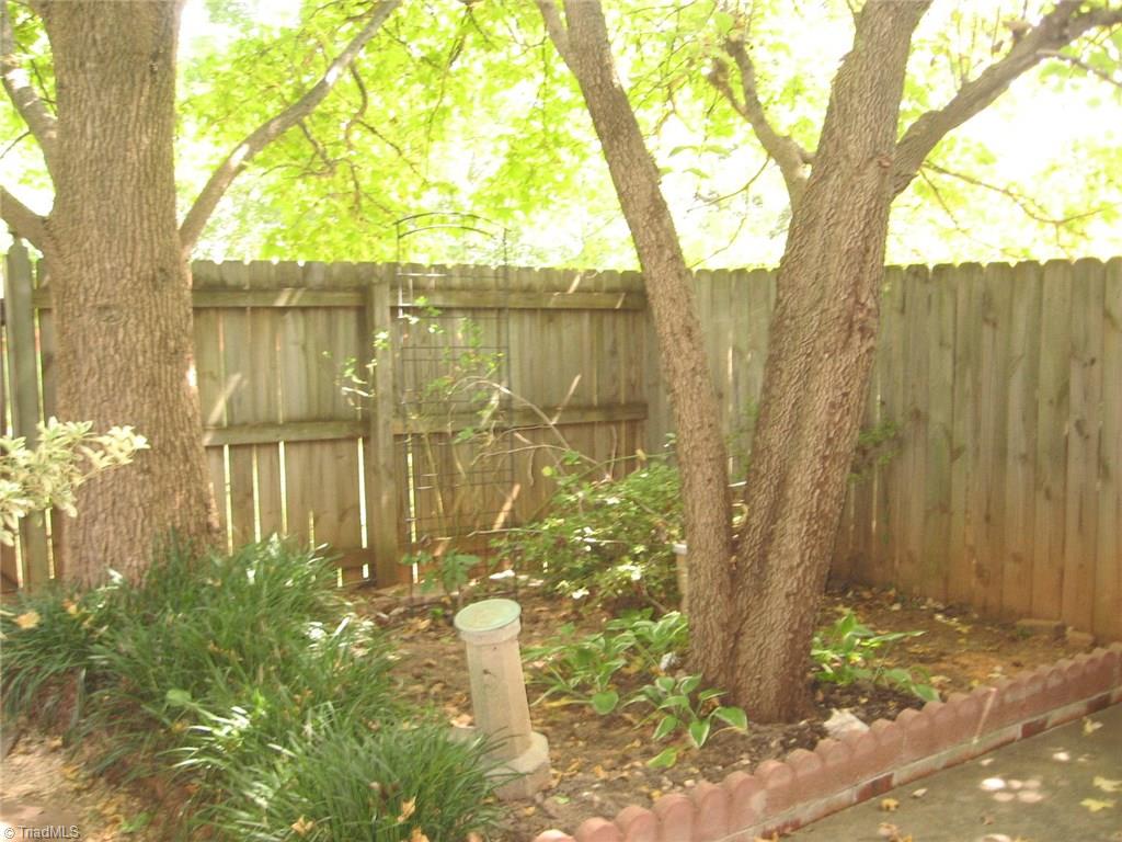 4923 Tower Road Greensboro, NC 27410 - Photo 10 of 11 garden area/patio