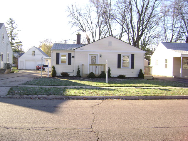675 Cooper Avenue Elgin, IL 60120 - Photo 1 of 1 a front view of a house with a yard