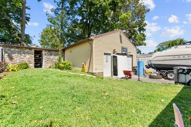 a view of a house with backyard