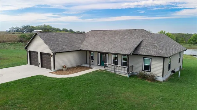 $850,000 | 1074 Northeast 121st Road, Higginsville, MO 64037