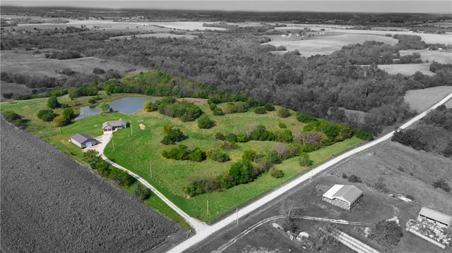 $850,000 | 1074 Northeast 121st Road, Higginsville, MO 64037