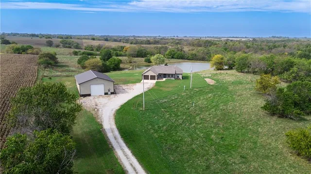 $850,000 | 1074 Northeast 121st Road, Higginsville, MO 64037