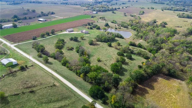 $850,000 | 1074 Northeast 121st Road, Higginsville, MO 64037