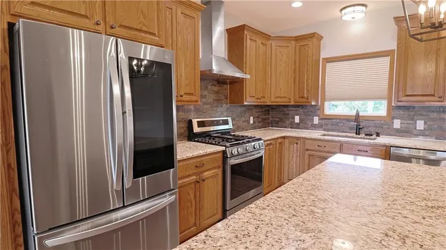 $850,000 | 1074 Northeast 121st Road, Higginsville, MO 64037