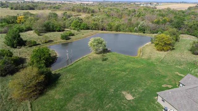 $850,000 | 1074 Northeast 121st Road, Higginsville, MO 64037