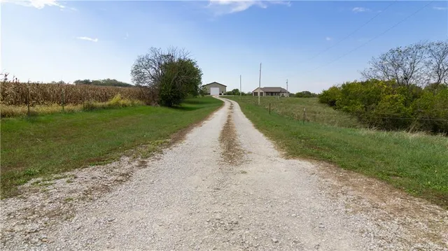 $850,000 | 1074 Northeast 121st Road, Higginsville, MO 64037