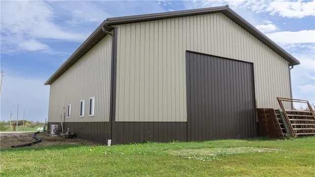 $850,000 | 1074 Northeast 121st Road, Higginsville, MO 64037