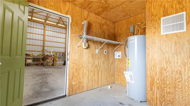 $850,000 | 1074 Northeast 121st Road, Higginsville, MO 64037