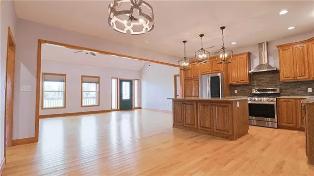 $850,000 | 1074 Northeast 121st Road, Higginsville, MO 64037