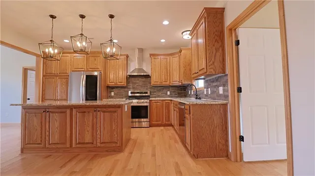 $850,000 | 1074 Northeast 121st Road, Higginsville, MO 64037