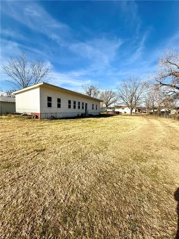 $185,000 | 2105 North Karnes Avenue, Cameron, TX 76520
