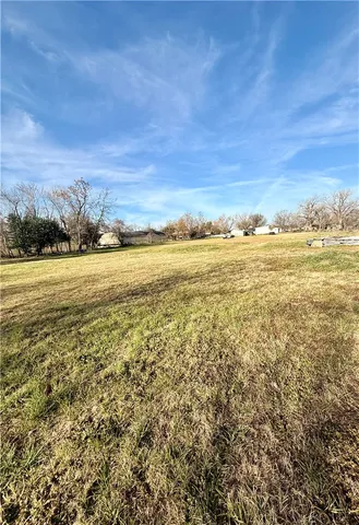 $185,000 | 2105 North Karnes Avenue, Cameron, TX 76520