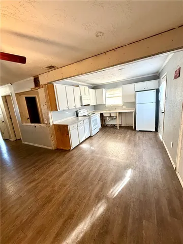 $185,000 | 2105 North Karnes Avenue, Cameron, TX 76520