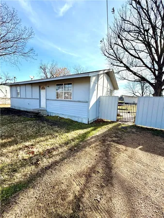 $185,000 | 2105 North Karnes Avenue, Cameron, TX 76520