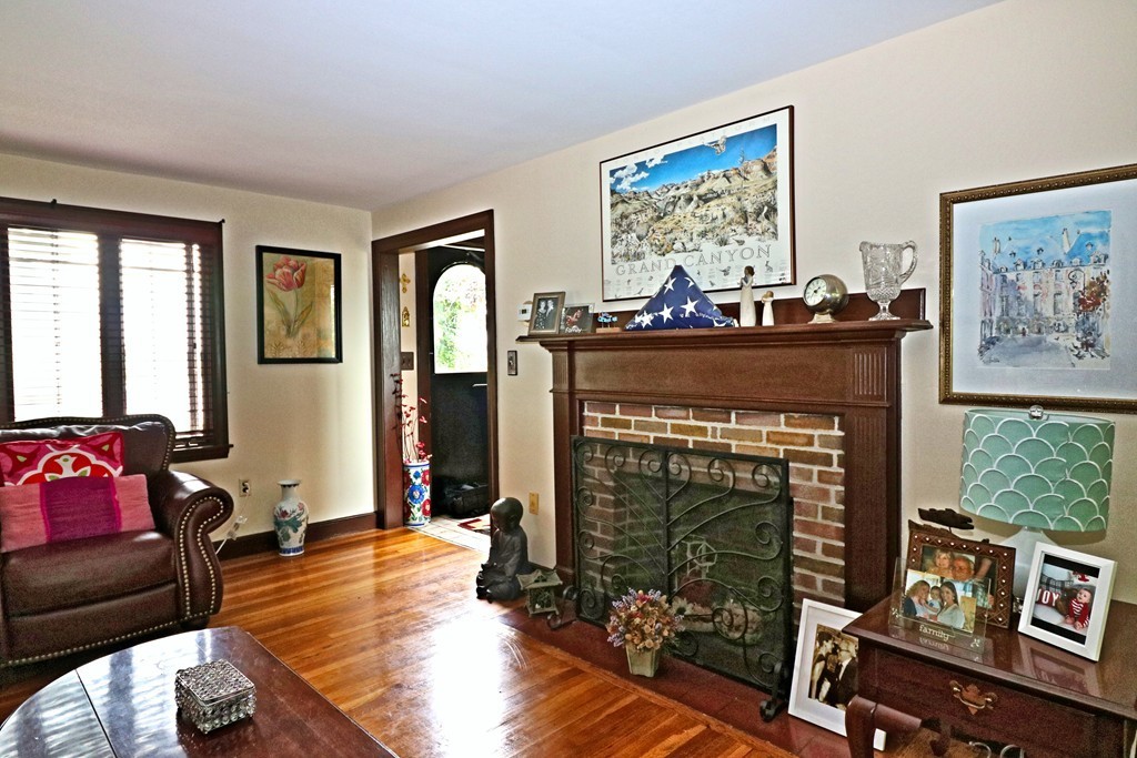 188 Court Road Winthrop, MA 02152 - Photo 4 of 19 Gallery Image 4