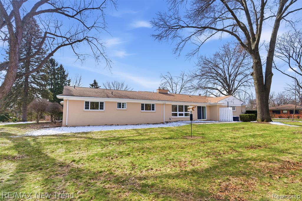 1043 Westview Road Bloomfield Hills, MI 48304 - Photo 40 of 43