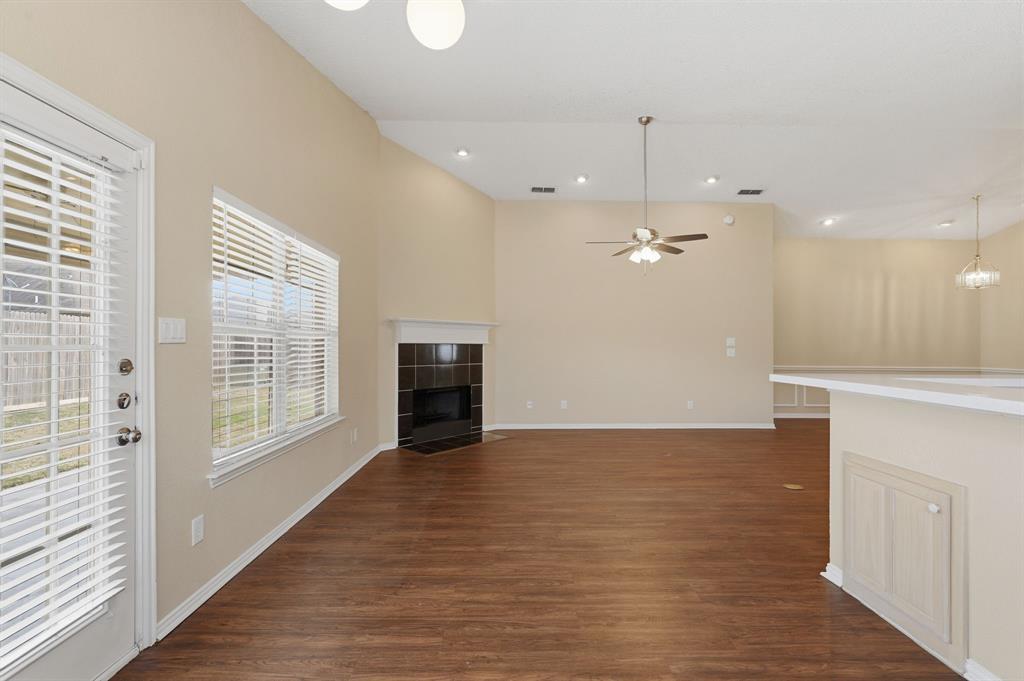 111 Taos Loop Aledo, TX 76008 - Photo 2 of 31