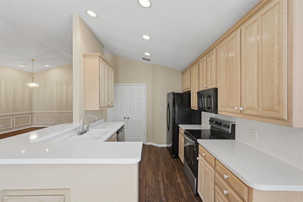 111 Taos Loop Aledo, TX 76008 - Photo 8 of 31