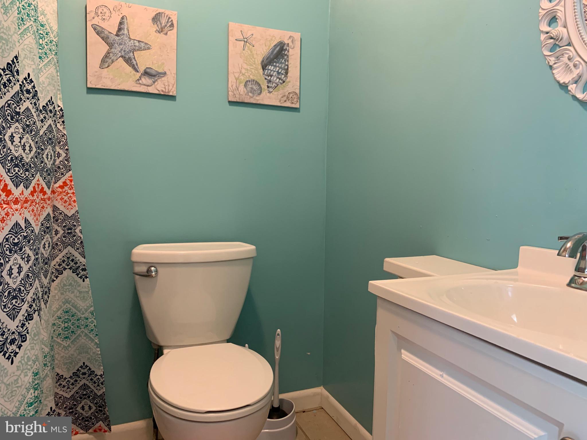5342 Reisterstown Road Baltimore, MD 21215 - Photo 6 of 23 Bathroom unit 1