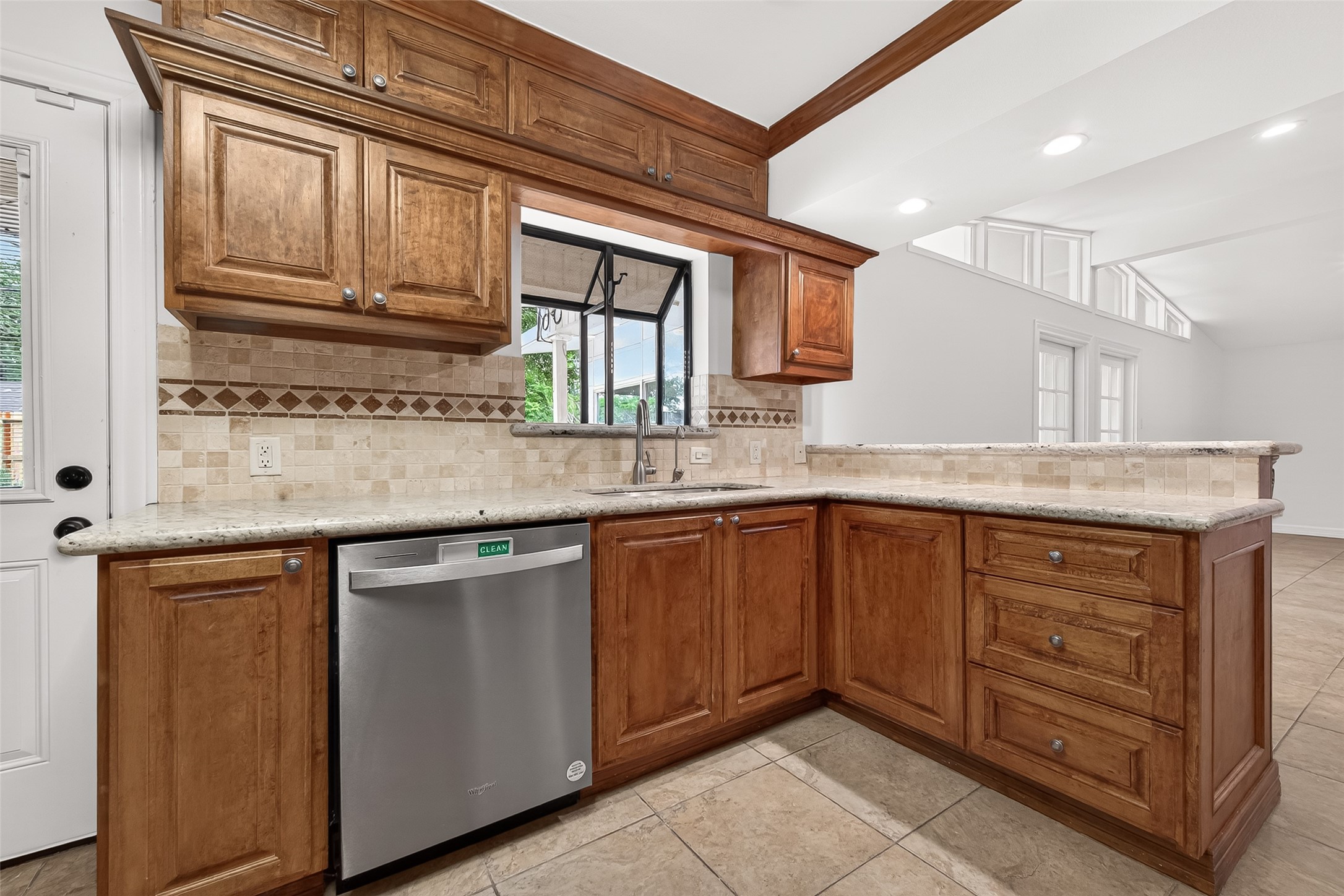 5422 Hummingbird Street Houston, TX 77096 - Photo 6 of 46