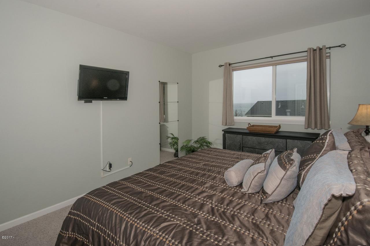 35-45 Northeast Clarke Street Depoe Bay, OR 97341 - Photo 43 of 48 Master Bedroom-Snuggle Inn
