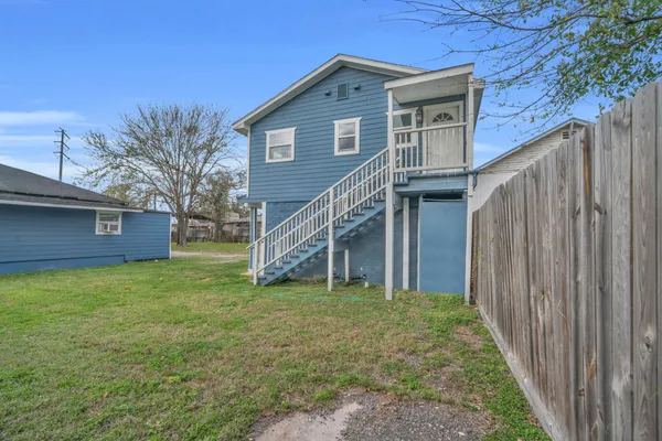 $855 | 7919 Brays Street, Unit C, Houston, TX 77012
