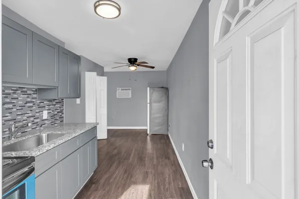 $855 | 7919 Brays Street, Unit C, Houston, TX 77012