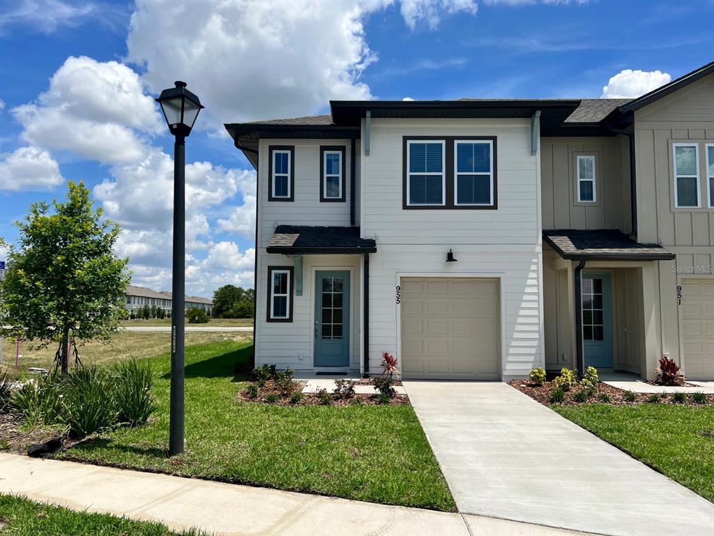 955 Conch Road Davenport, FL 33896 - Photo 1 of 20 a front view of a house with garden