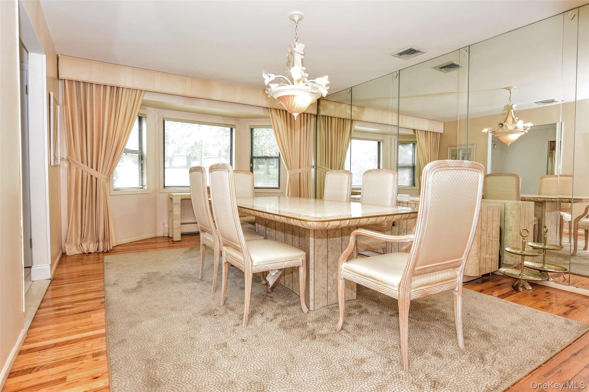 19 Church Road Monsey, NY 10952 - Photo 15 of 40 Large size dining rm