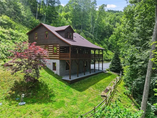 $969,000 | 211 Wades Lane, Vilas, NC 28692