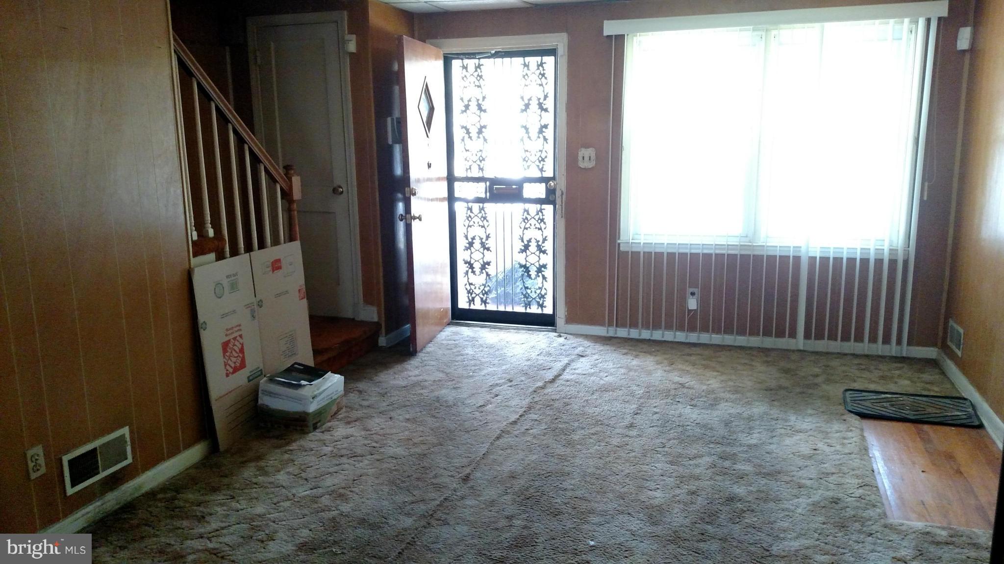 2711 North Rosedale Street Baltimore, MD 21216 - Photo 2 of 15 Living Room