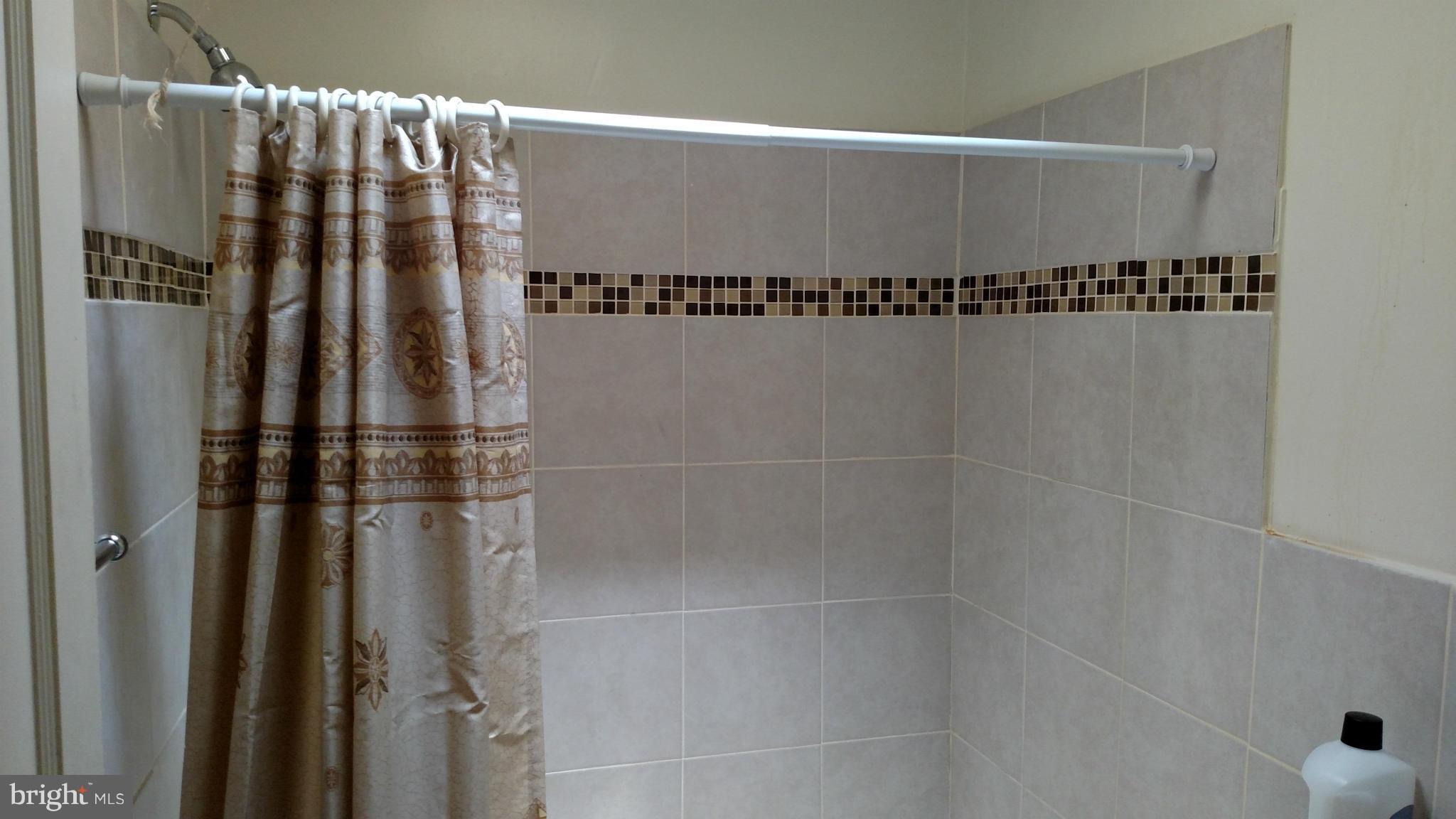 2711 North Rosedale Street Baltimore, MD 21216 - Photo 12 of 15 Bath