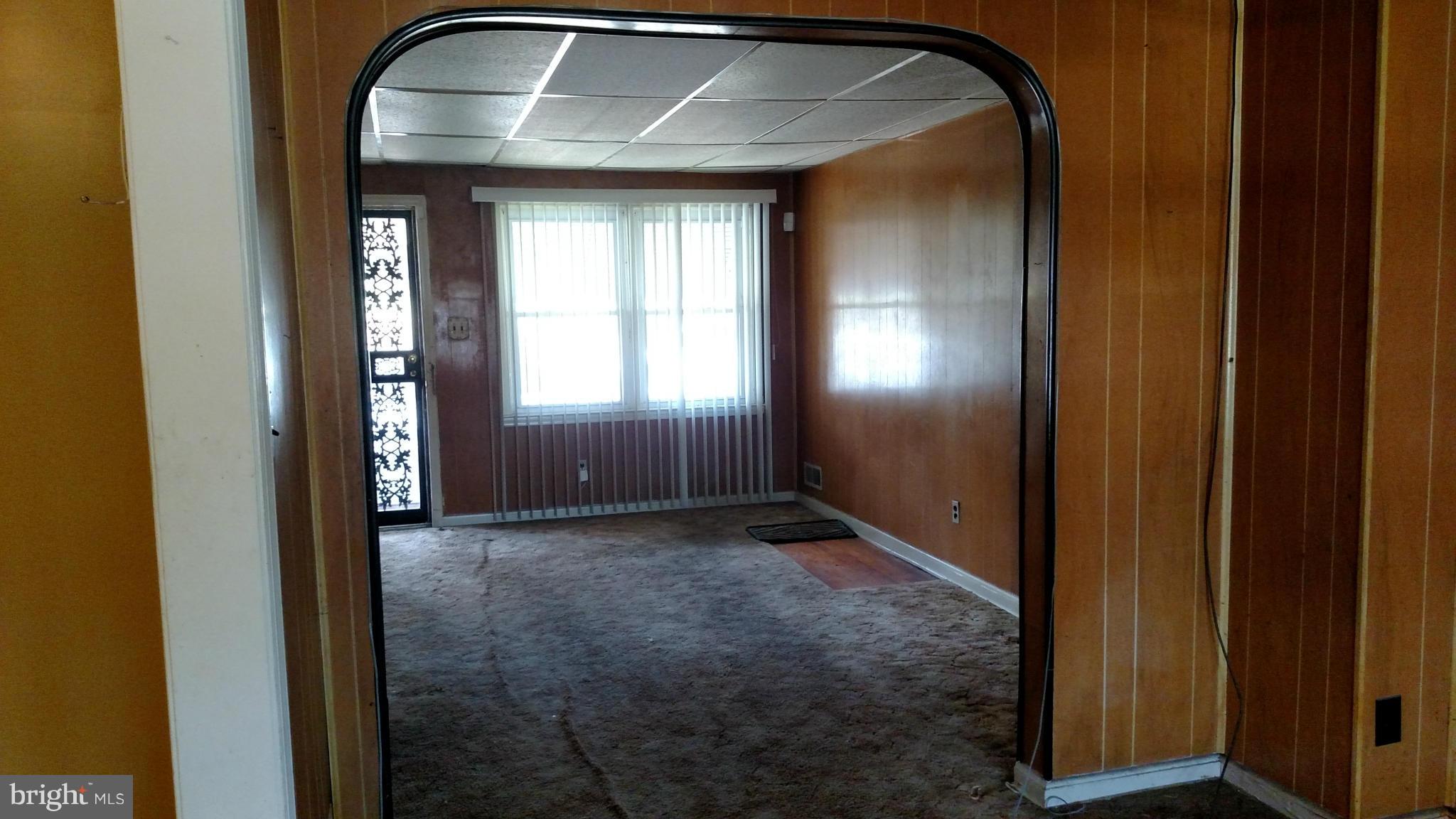 2711 North Rosedale Street Baltimore, MD 21216 - Photo 4 of 15 Living Room