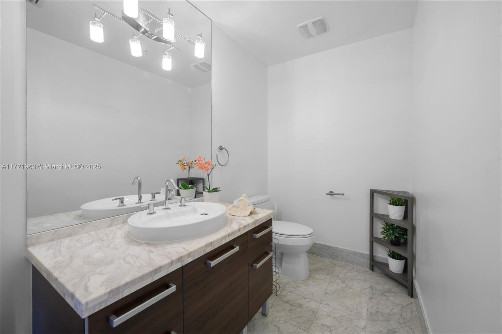 244 Biscayne Boulevard, Unit 449 Miami, FL 33132 - Photo 6 of 19 Half Bath