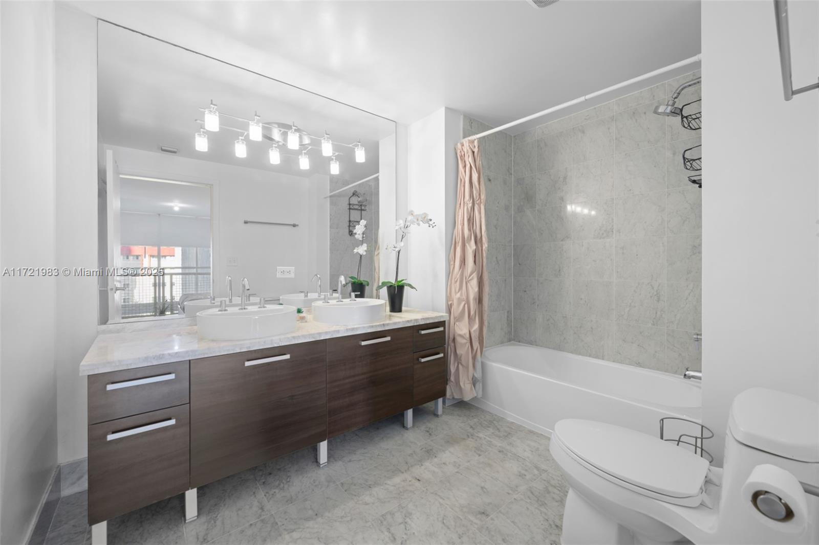 244 Biscayne Boulevard, Unit 449 Miami, FL 33132 - Photo 10 of 19