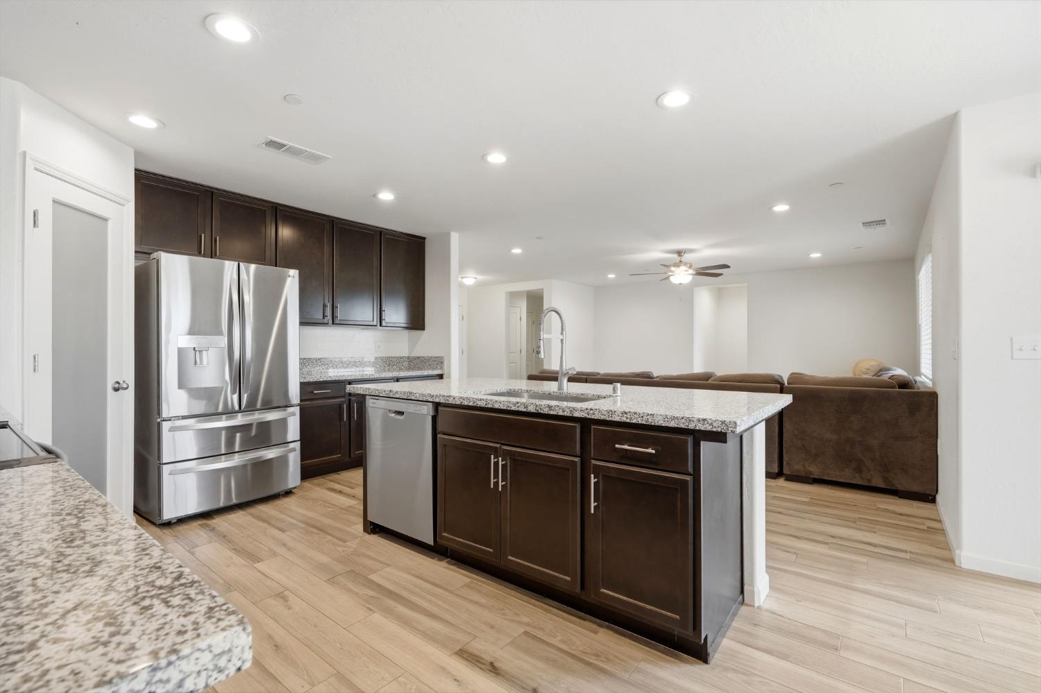 2198 West Ambassador Way Hanford, CA 93230 - Photo 14 of 52