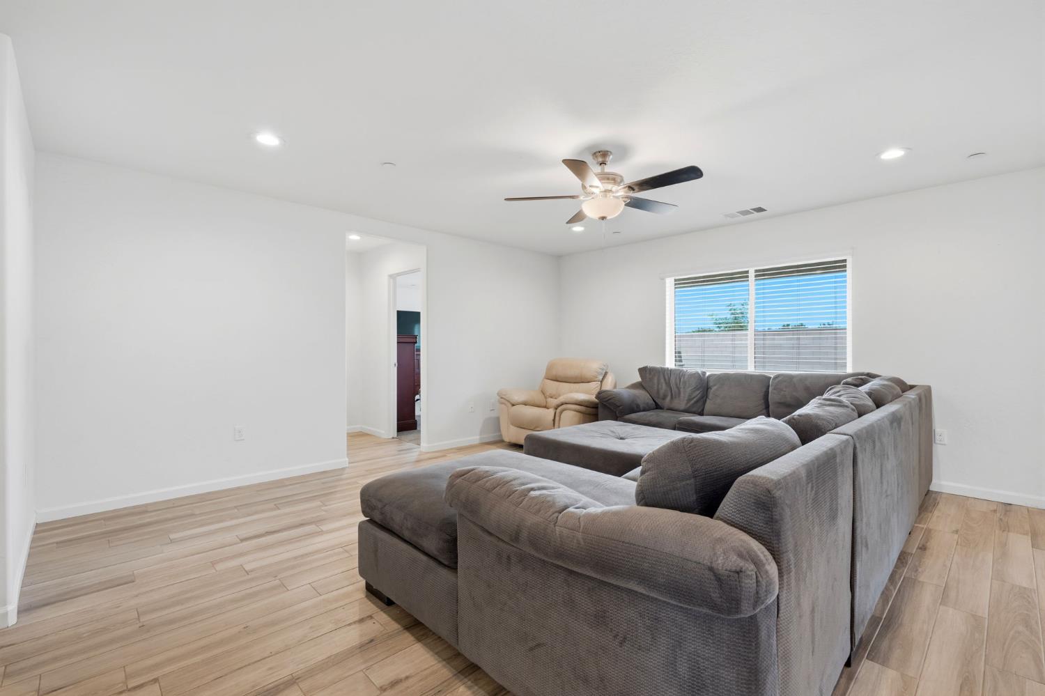 2198 West Ambassador Way Hanford, CA 93230 - Photo 8 of 52