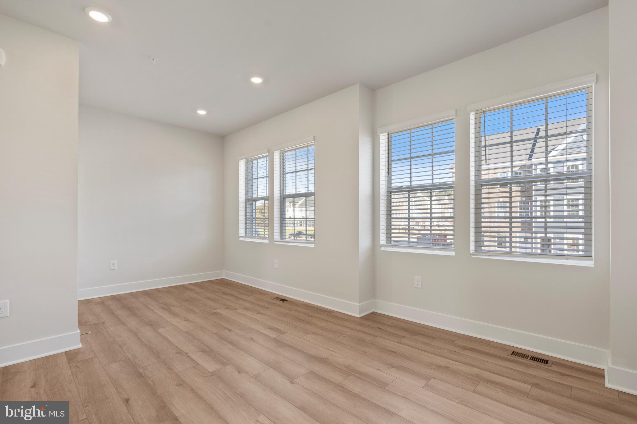 1822 Parham Way Baltimore, MD 21244 - Photo 5 of 38