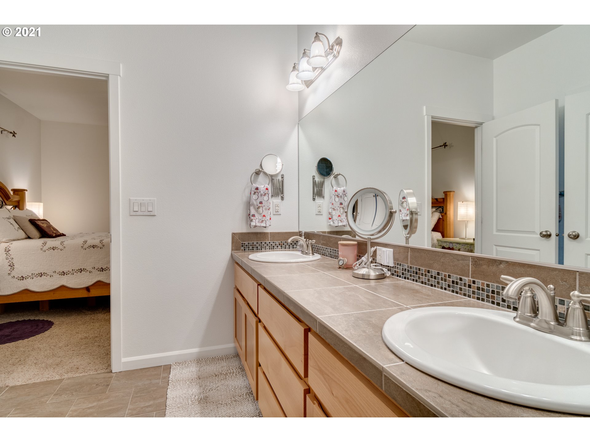 2609 South 18th Court Ridgefield, WA 98642 - Photo 20 of 26 a bathroom with a sink and a mirror