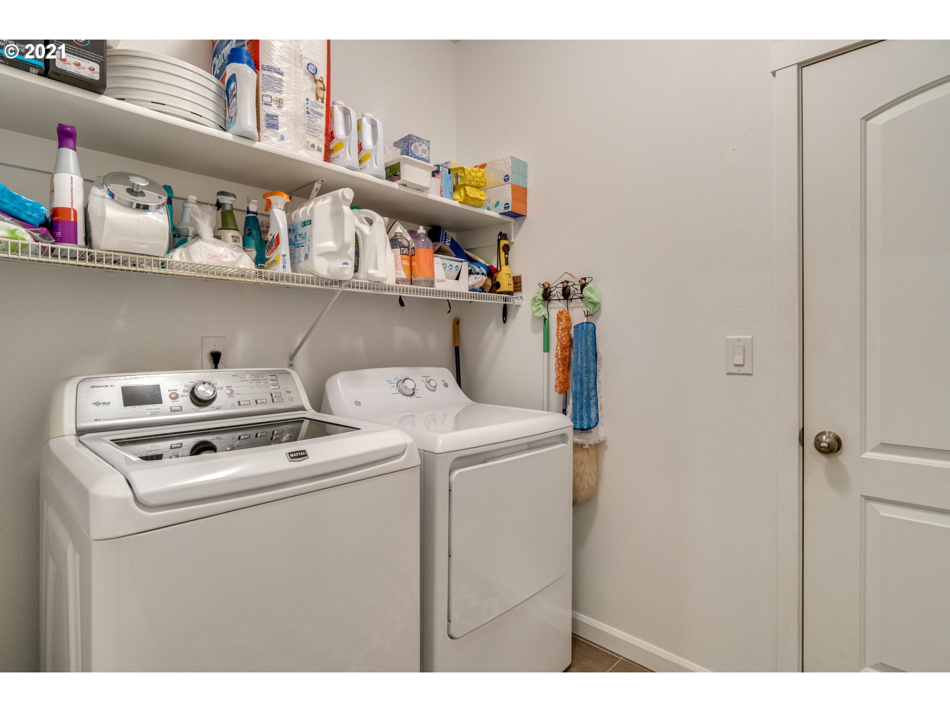2609 South 18th Court Ridgefield, WA 98642 - Photo 21 of 26 a utility room with dryer and washer