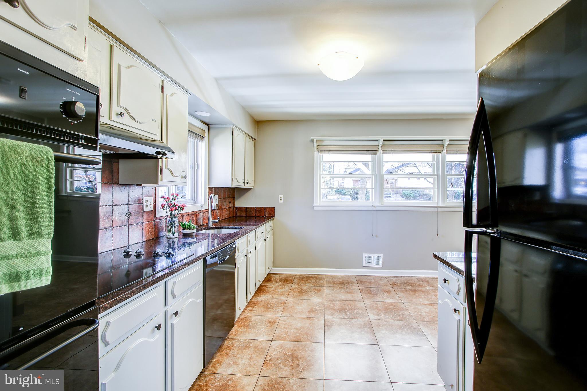 4805 Rim Rock Road Rockville, MD 20853 - Photo 11 of 31 Table Space Kitchen