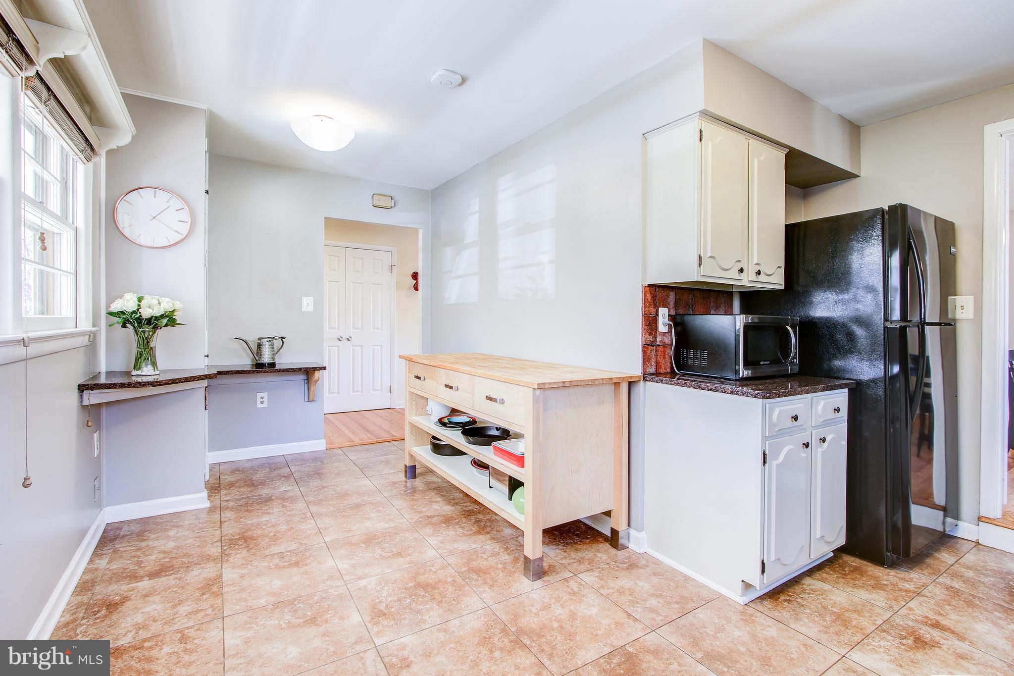4805 Rim Rock Road Rockville, MD 20853 - Photo 13 of 31 Taable Space In Sunny Kitchen