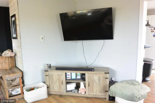 $425,000 | 17172 220th Street, Hutchinson, MN 55350