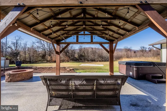 $900,000 | 33900 Austin Grove Road, Bluemont, VA 20135