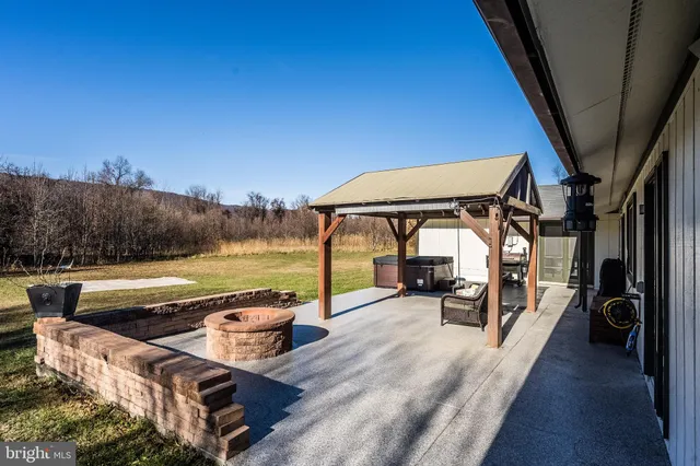 $900,000 | 33900 Austin Grove Road, Bluemont, VA 20135