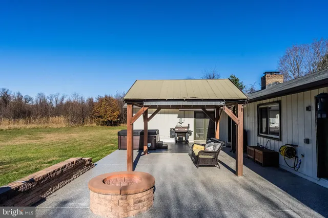 $900,000 | 33900 Austin Grove Road, Bluemont, VA 20135