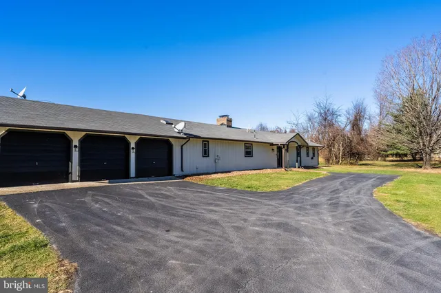 $900,000 | 33900 Austin Grove Road, Bluemont, VA 20135