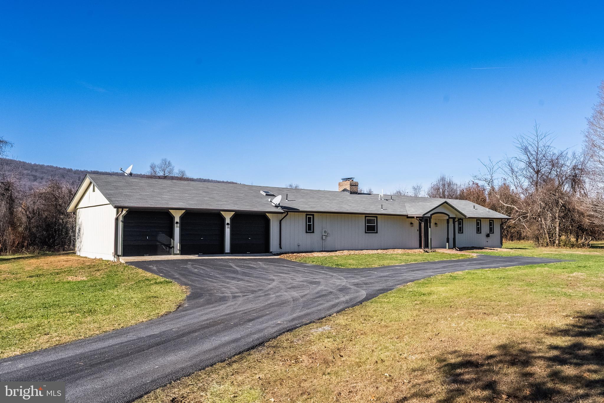 33900 Austin Grove Road Bluemont, VA 20135 - Photo 5 of 72 Attached 3 car garage
