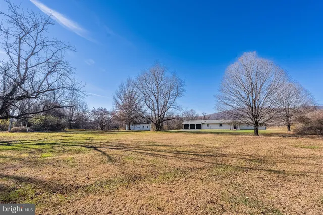 $880,000 | 33900 Austin Grove Road, Bluemont, VA 20135